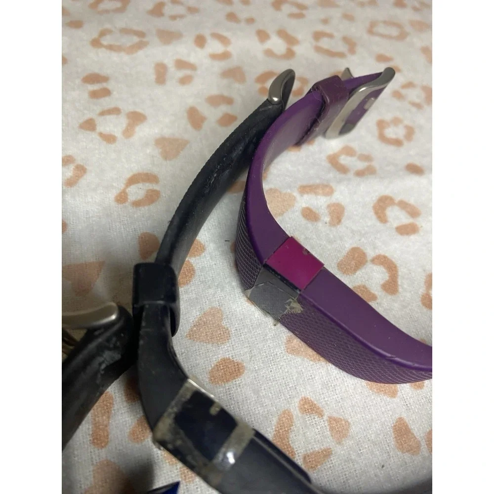 Lot Of 4 Old Fitbits Fitness Tracker watches ‎ Not Working For Parts Only
